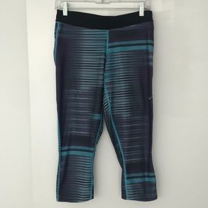 Nike Striped Cropped Leggings Size Large